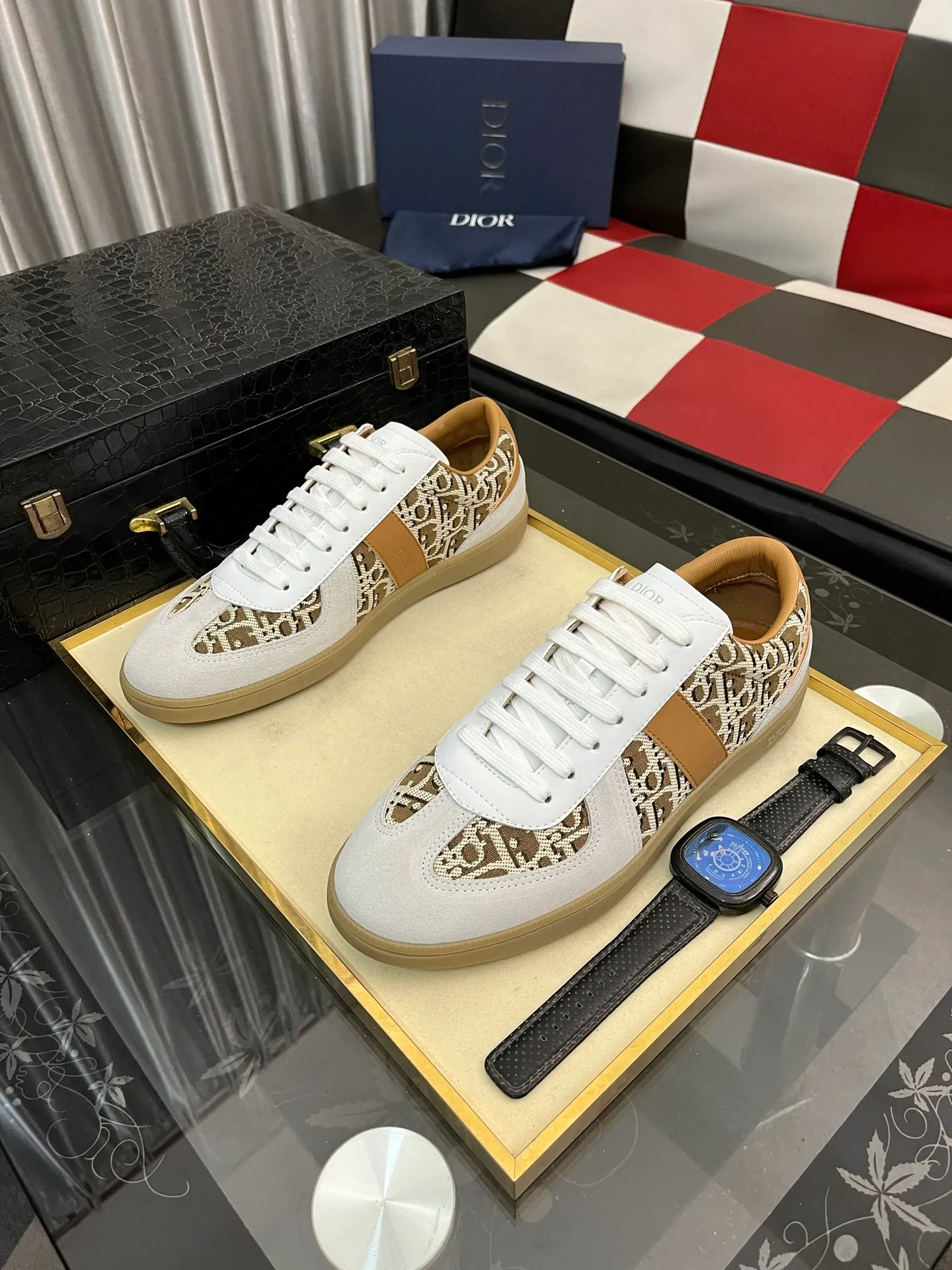 Men's shoes 💰380⌚️⌚️ 【Dior*DIAO】original quality.~ Unique modern style sneakers. 🏃A must-have casual shoe for trendy men😍😍 Original brand imported from Italy, imported original leather, sheep lining (refuses to discolor and grind feet) Sole: Original sole provided by the original factory, French lazy style design ⚠️Fit to the feet, original quality, super comfortable original sole. Code number: 38-445️⃣Colors available